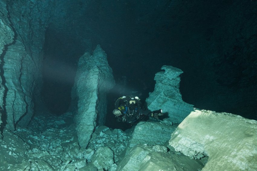 Пещерный дайвинг в Ординской пещере. Автор фото Андрей Городисский. Фотобанк RuDIVE