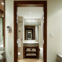 Deluxe Bathroom