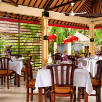 Ресторан в отеле Rossa Garden Hotel
